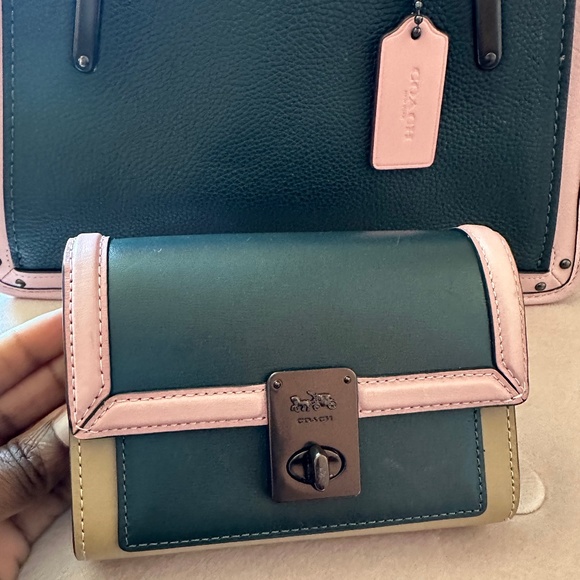 COACH DREAMER 31633 Colorblock W/ Matching Compact Wallet - EUC - Picture 2 of 16